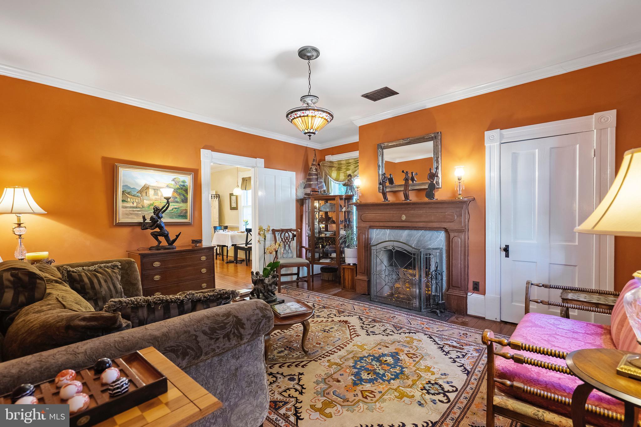 189 Main Street Washington, VA 22747 - Photo 8 of 46 BandB Living Room