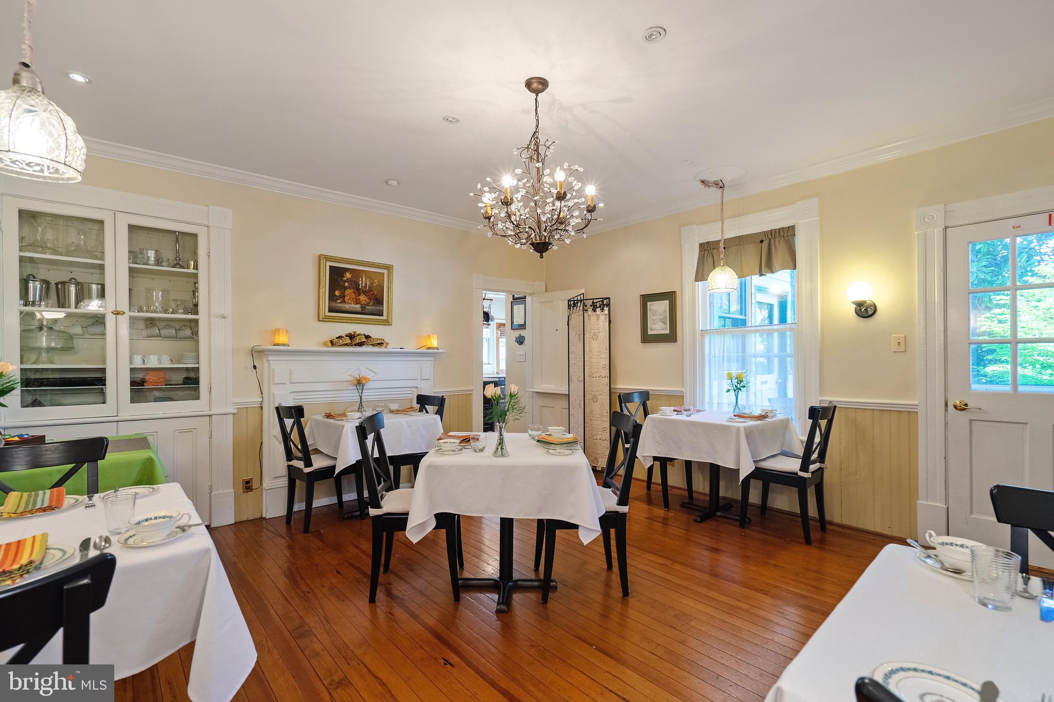 189 Main Street Washington, VA 22747 - Photo 10 of 46 BandB Dining Room