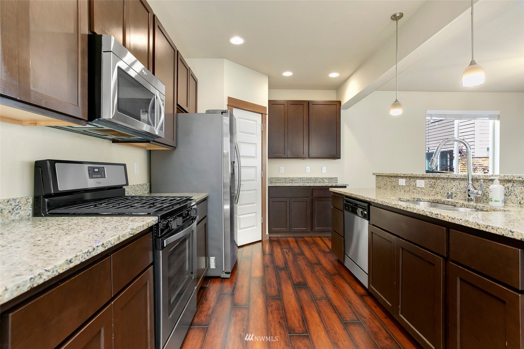 321 202nd Place Southeast Bothell, WA 98012 - Photo 10 of 34 Gallery Image 10