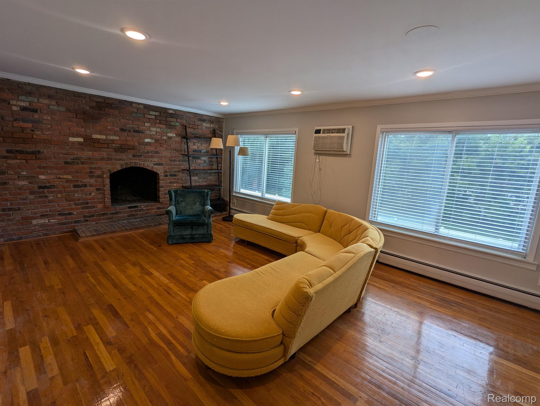 719 West Maple Road, Unit 719 Clawson, MI 48017 - Photo 5 of 18 Living Room
