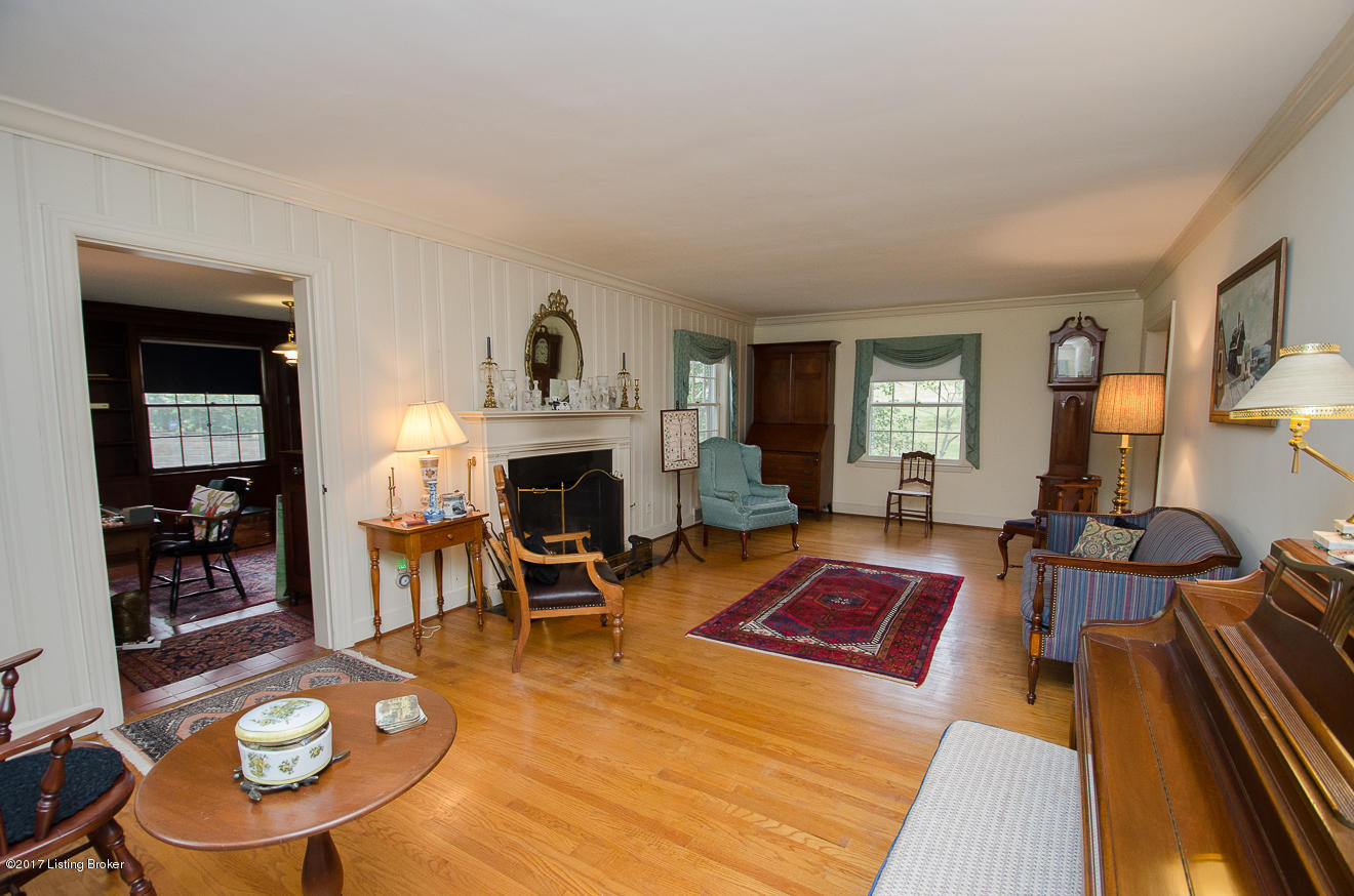 5106 Dunvegan Road Louisville, KY 40222 - Photo 7 of 47 Family Room Space