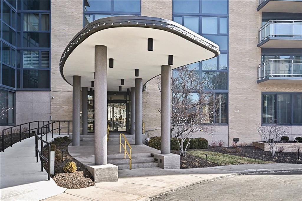 4545 Wornall Road, Unit 101 Kansas City, MO 64111 - Photo 2 of 27