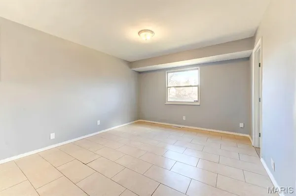 $224,900 | 150 South St Charles Street, Florissant, MO 63031