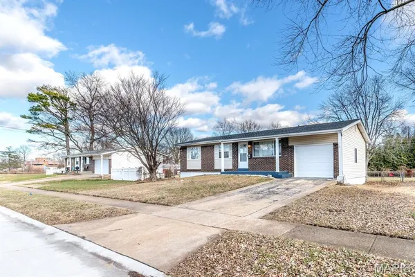 $224,900 | 150 South St Charles Street, Florissant, MO 63031