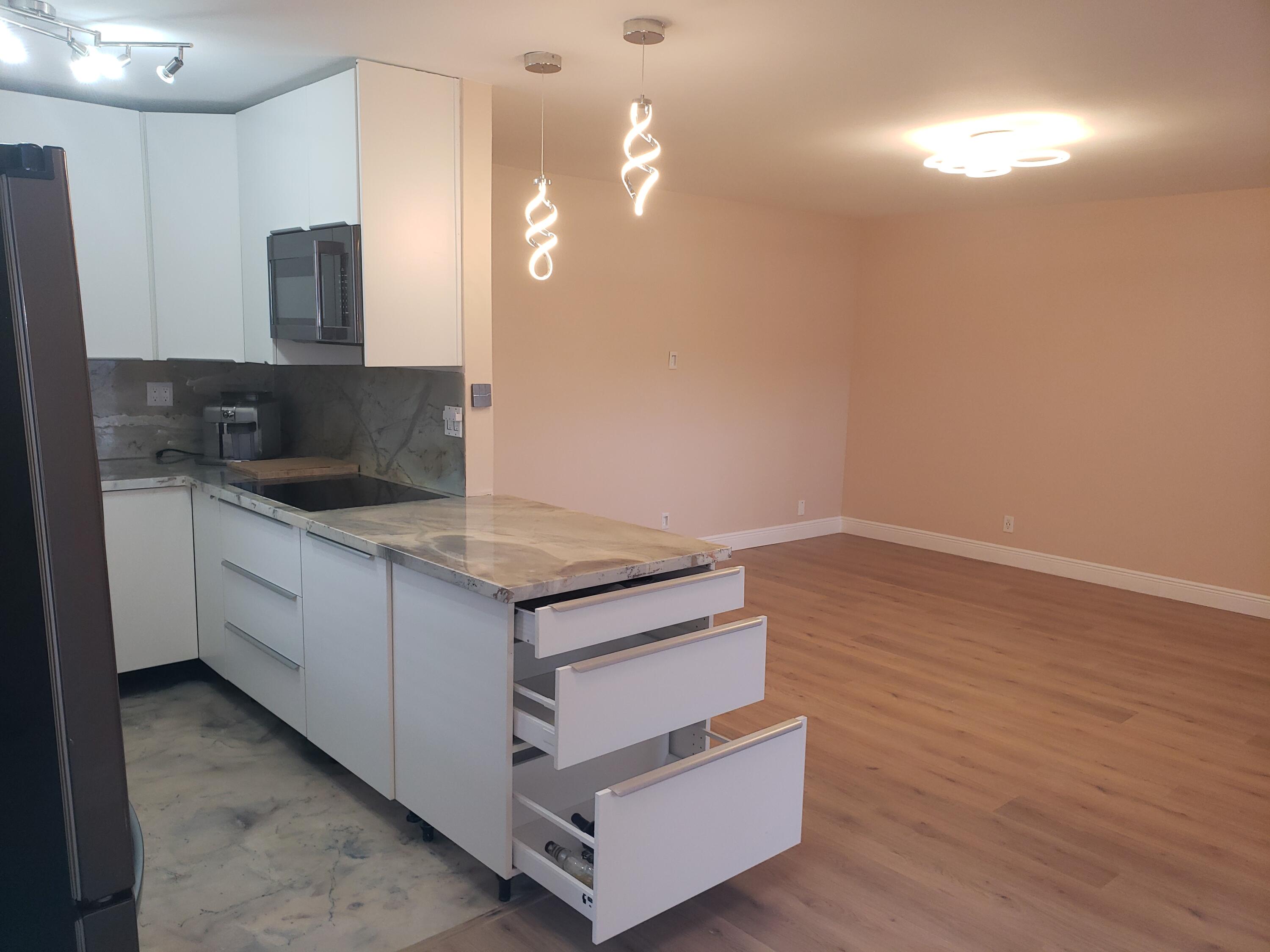 923 Normandy Trail Delray Beach, FL 33484 - Photo 5 of 11 20230120_134749