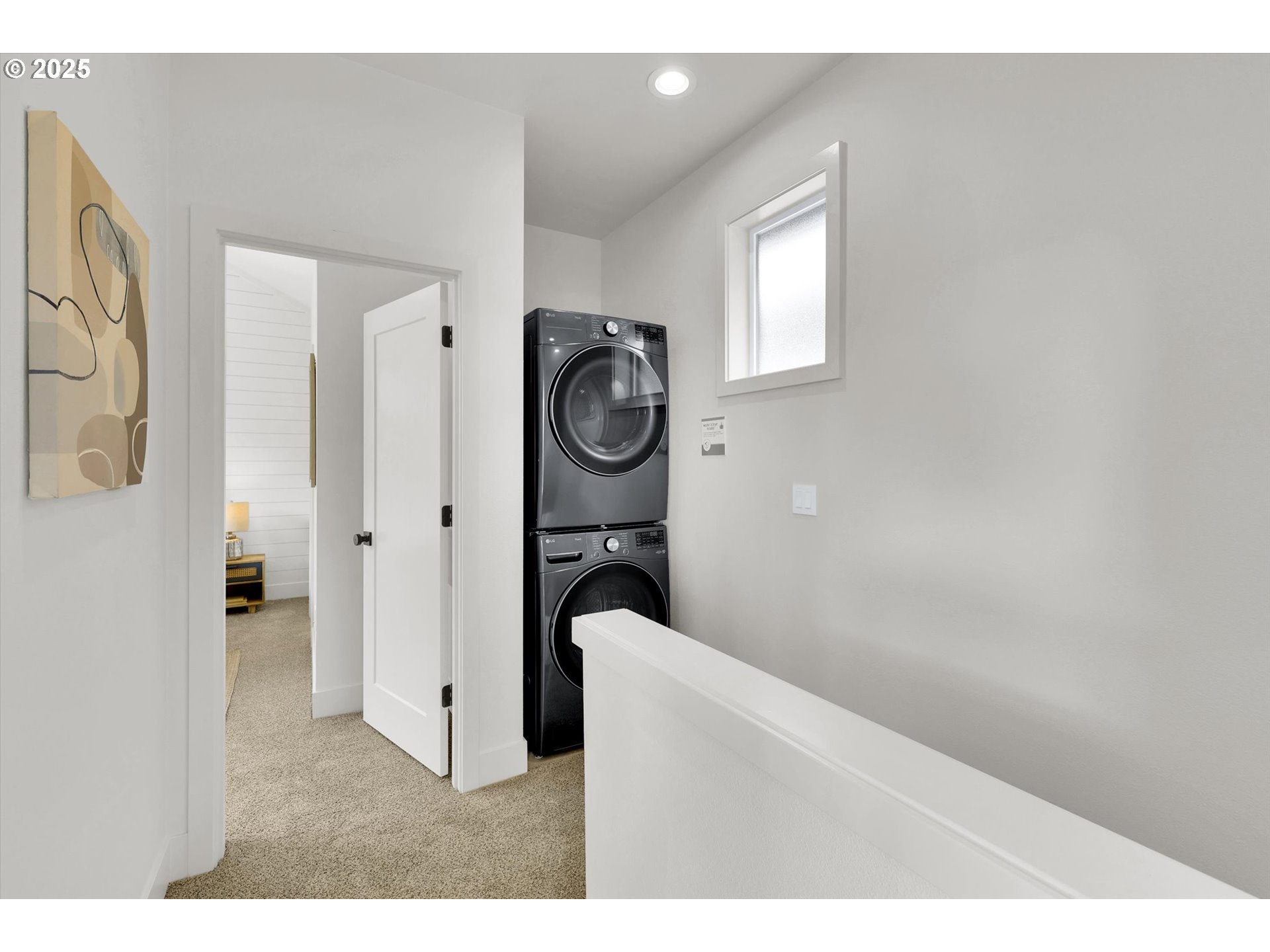 5773 South Kelly Avenue Portland, OR 97239 - Photo 19 of 33 a view of a hallway with bathroom