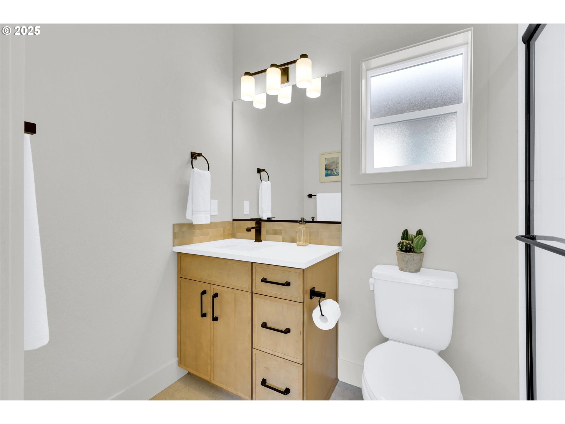 5773 South Kelly Avenue Portland, OR 97239 - Photo 28 of 33 a bathroom with a sink mirror and toilet