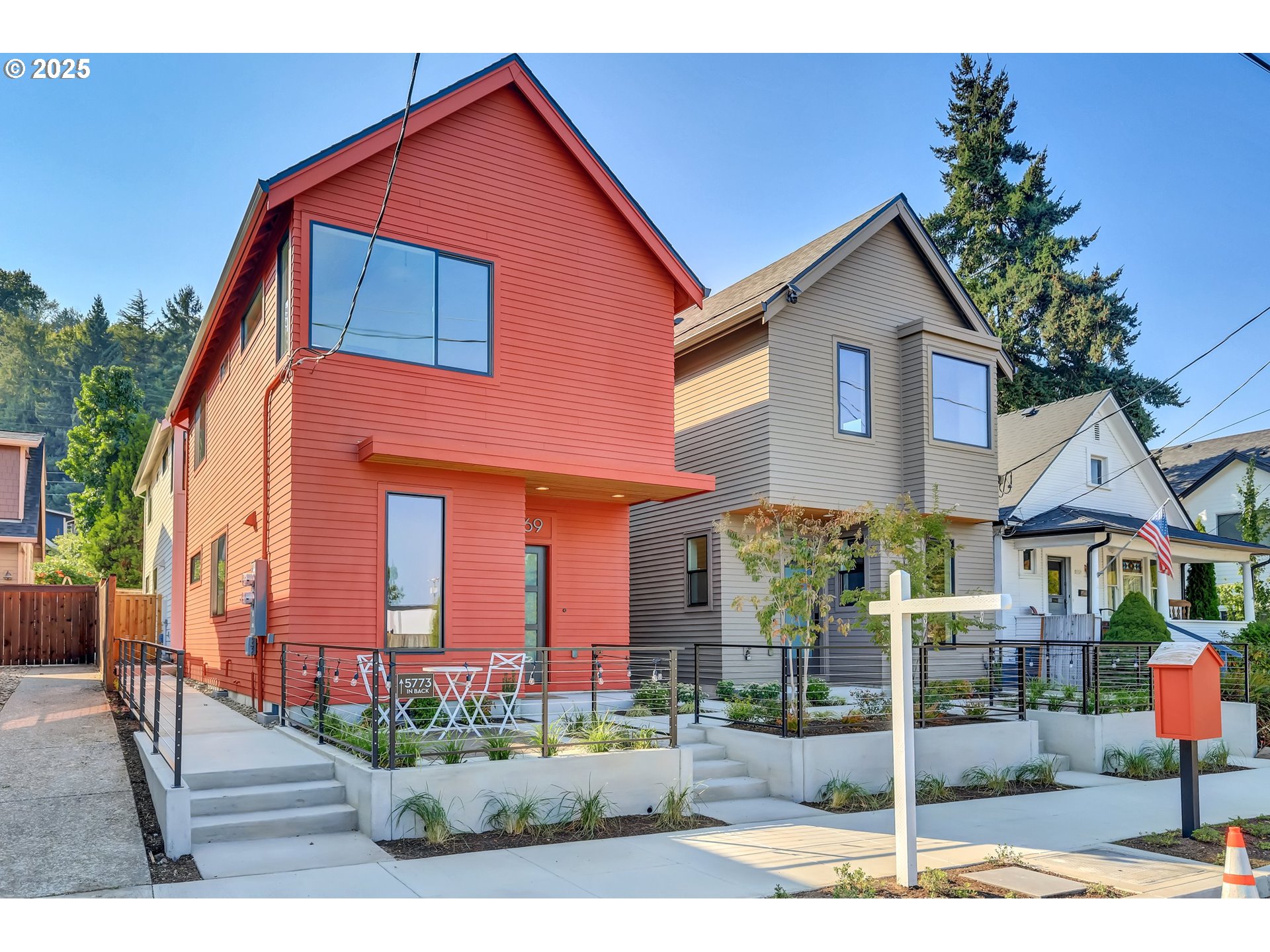 5773 South Kelly Avenue Portland, OR 97239 - Photo 3 of 33 a front view of a house with garden