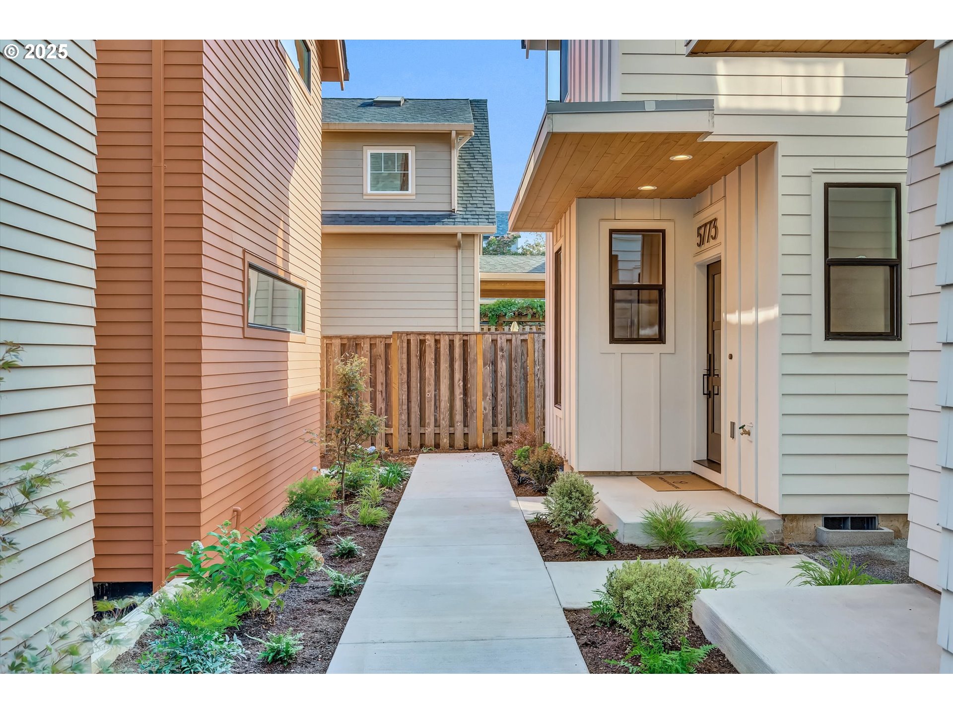 5773 South Kelly Avenue Portland, OR 97239 - Photo 5 of 33 a front view of a house with a yard