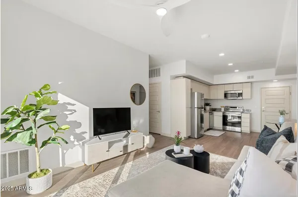 $1,794 | 9275 North 29th Avenue, Unit 2, Phoenix, AZ 85051