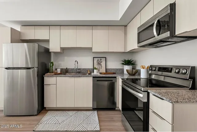 $1,749 | 9275 North 29th Avenue, Unit 2, Phoenix, AZ 85051