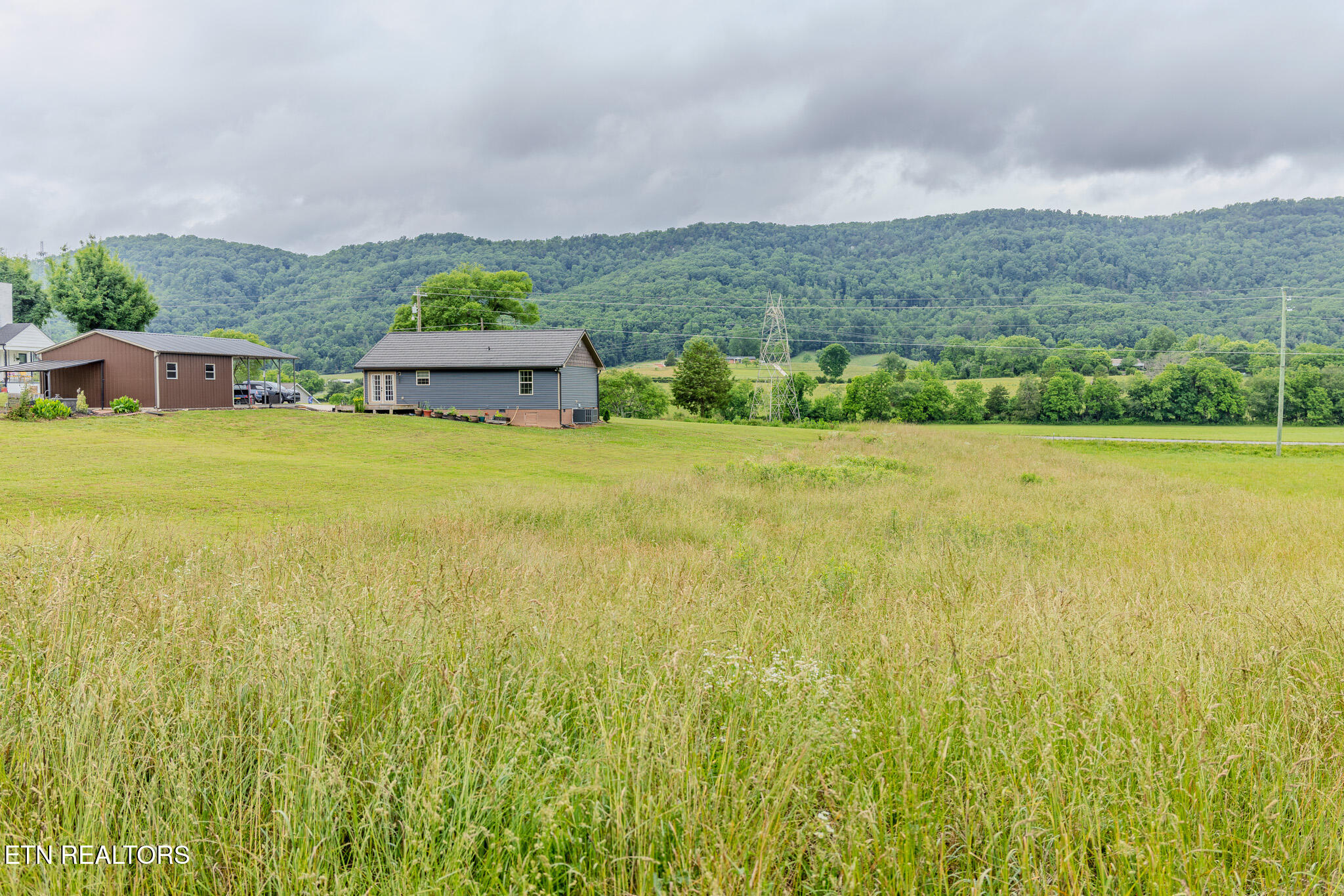 3988 Dutch Valley Road Clinton, TN 37716 - Photo 8 of 22 Alt Back Corner Prop