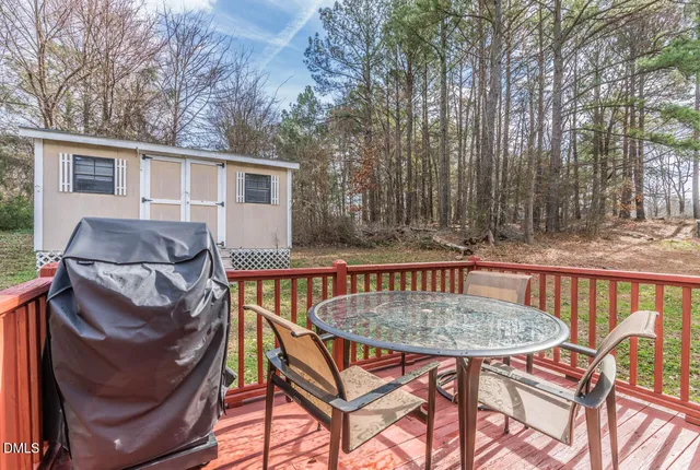 a view of backyard with table and chairs