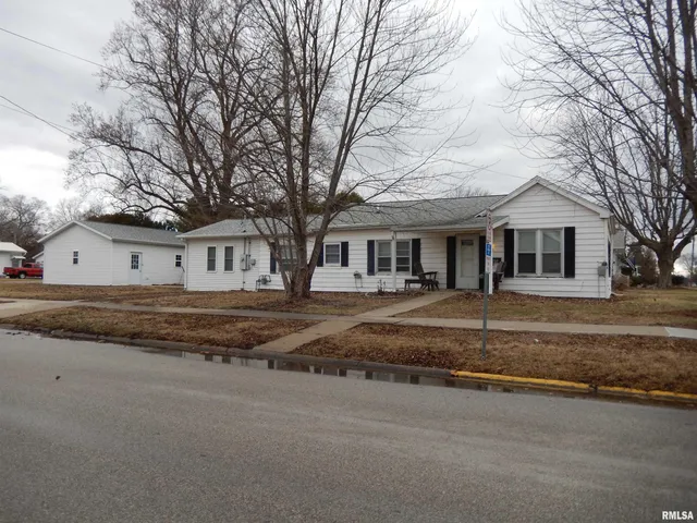 $43,900 | 840 East Pierce Street, Macomb, IL 61455