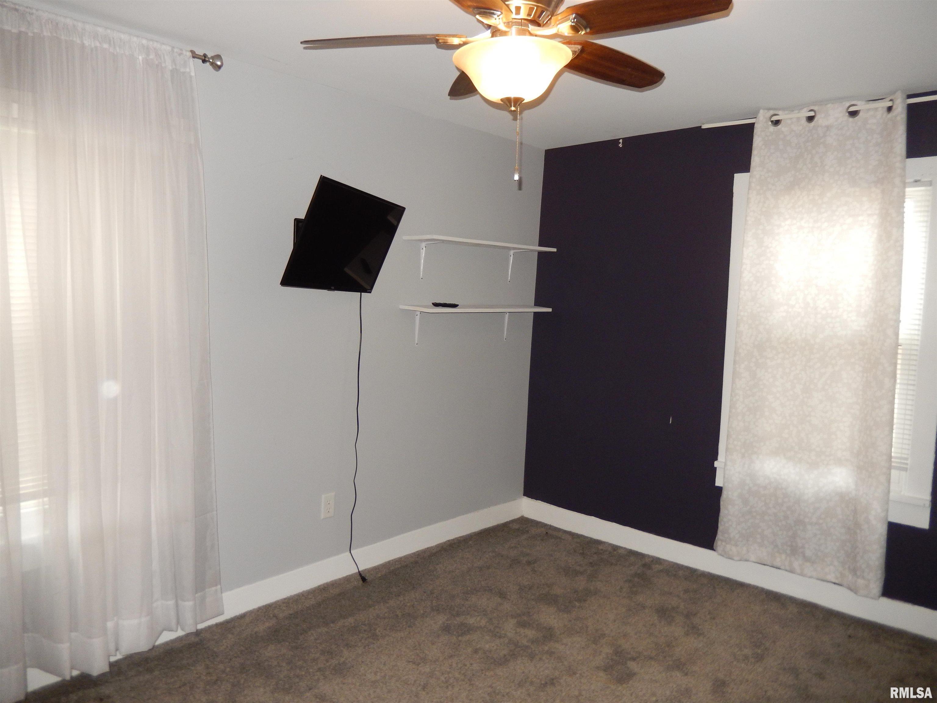 840 East Pierce Street Macomb, IL 61455 - Photo 14 of 32