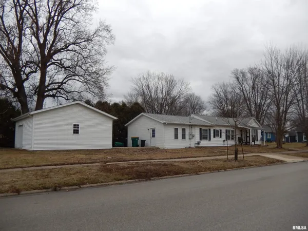 $38,000 | 840 East Pierce Street, Macomb, IL 61455