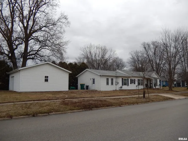 $43,900 | 840 East Pierce Street, Macomb, IL 61455