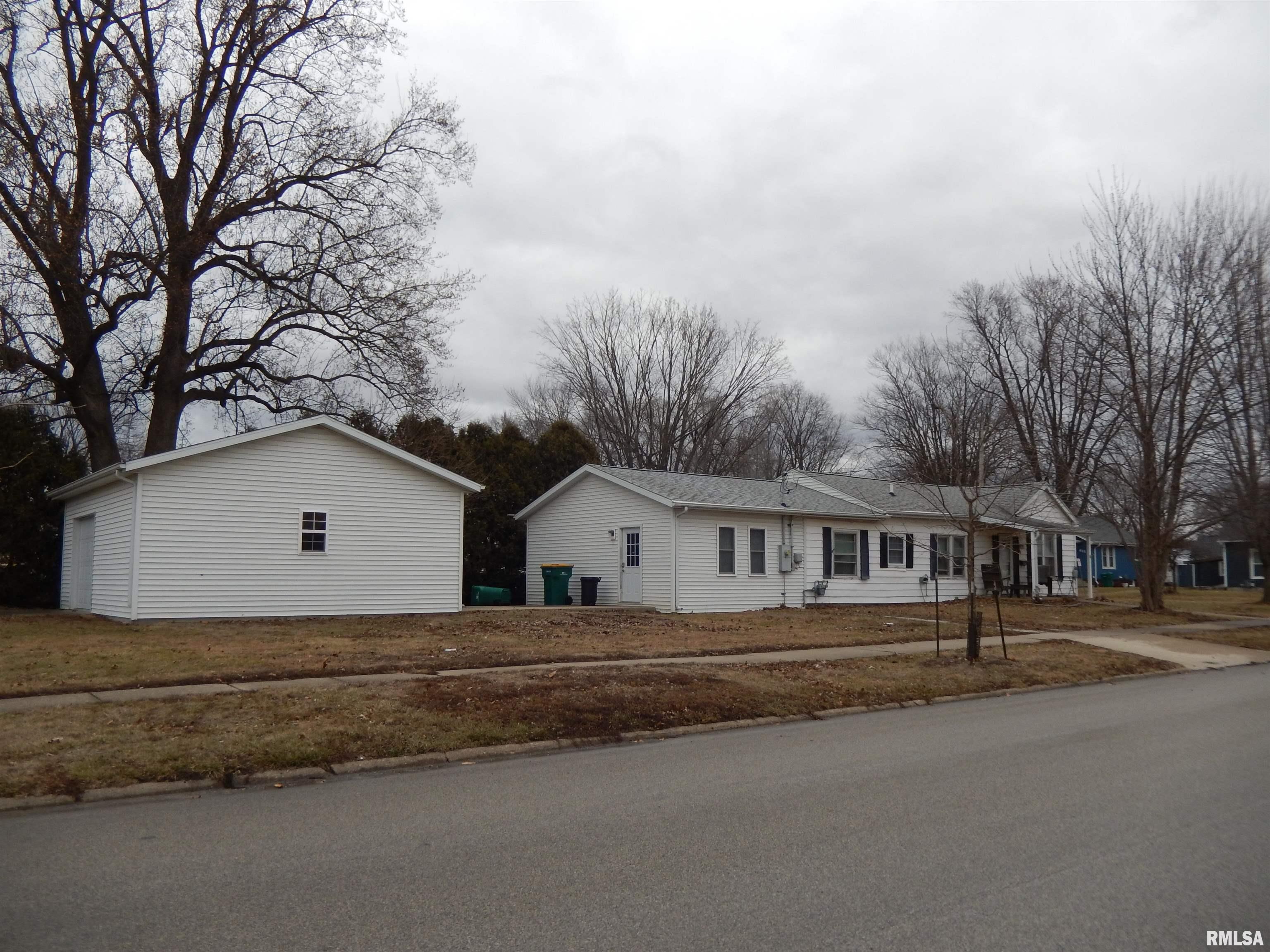 840 East Pierce Street Macomb, IL 61455 - Photo 3 of 32