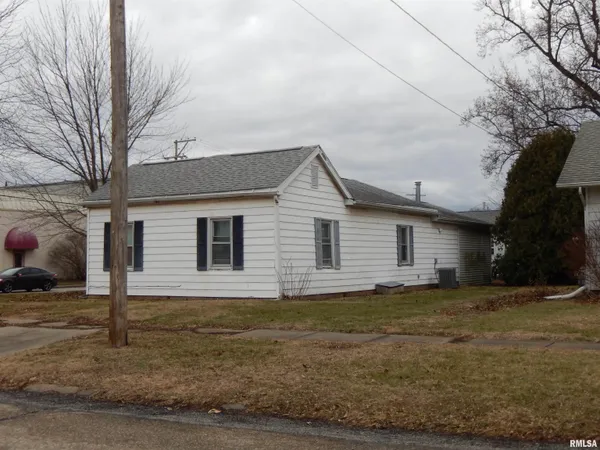 $38,000 | 840 East Pierce Street, Macomb, IL 61455