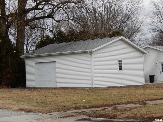 $43,900 | 840 East Pierce Street, Macomb, IL 61455