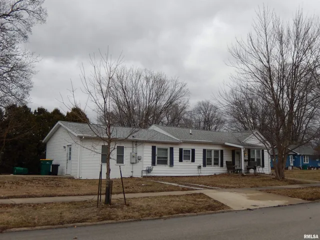 $43,900 | 840 East Pierce Street, Macomb, IL 61455