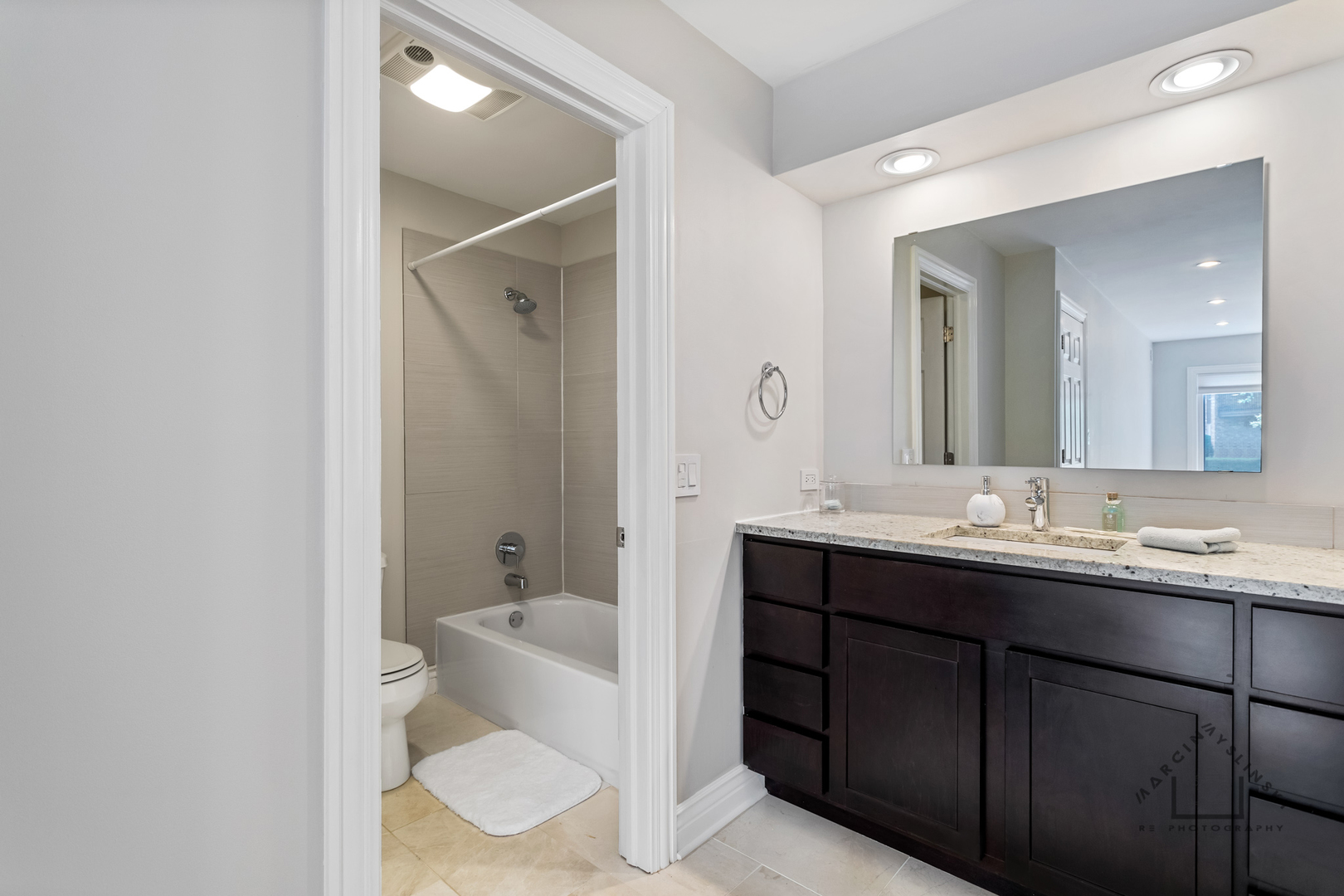 502 West Huntington Commons Road, Unit 146 Mount Prospect, IL 60056 - Photo 10 of 21