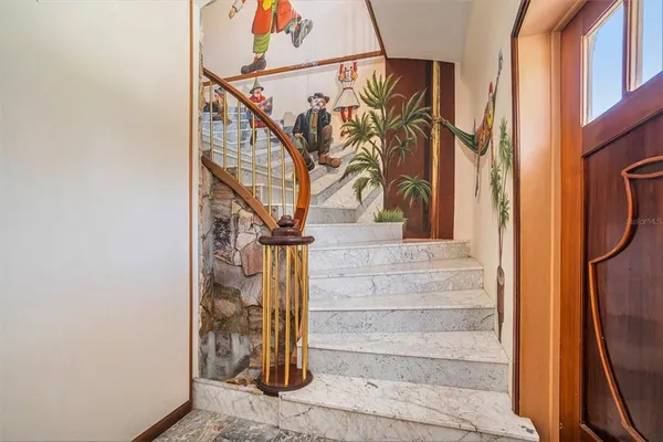 a view of entryway with a door
