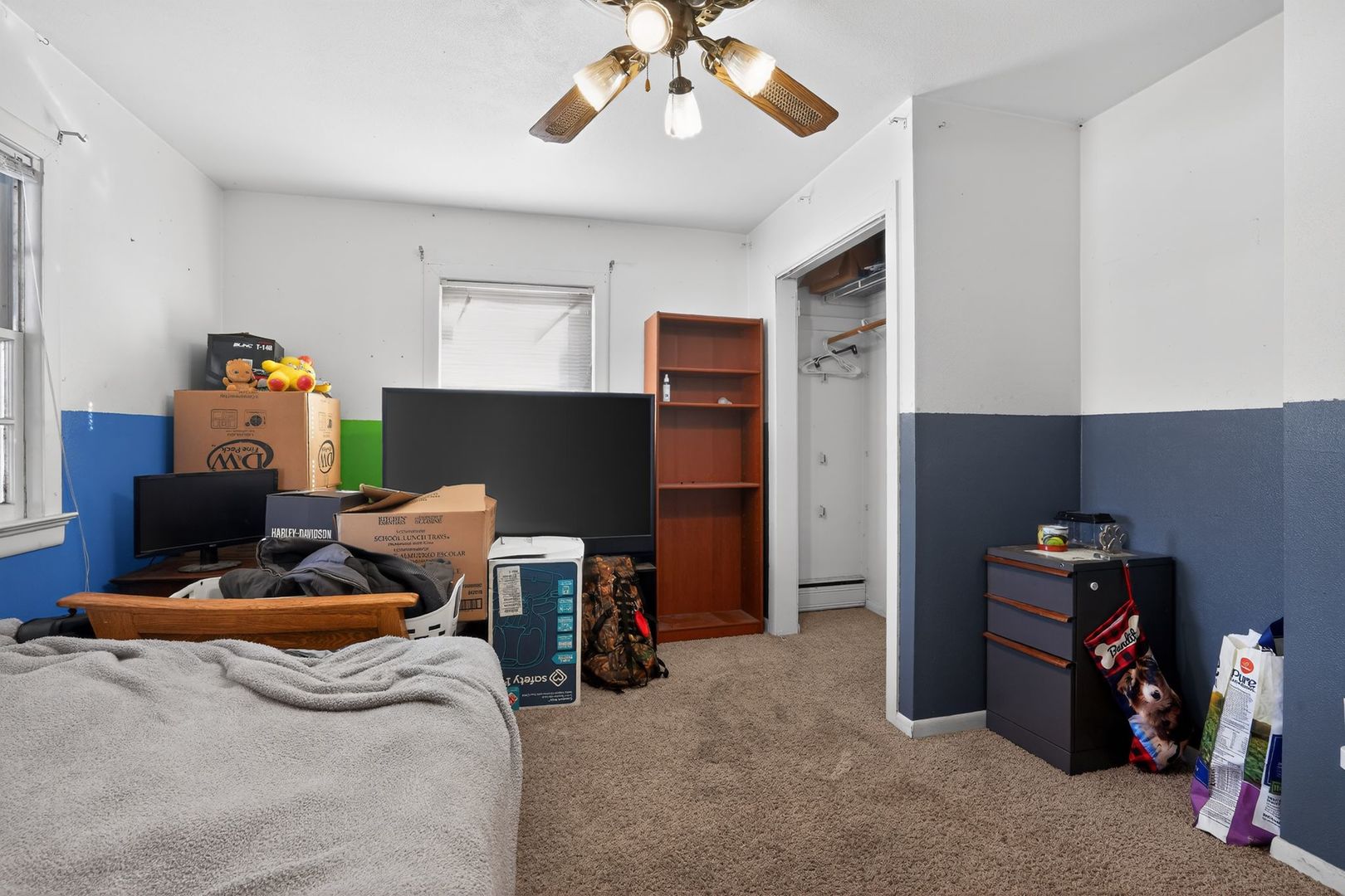 2388 McFarland Road Rockford, IL 61108 - Photo 27 of 33 a bedroom with a workspace