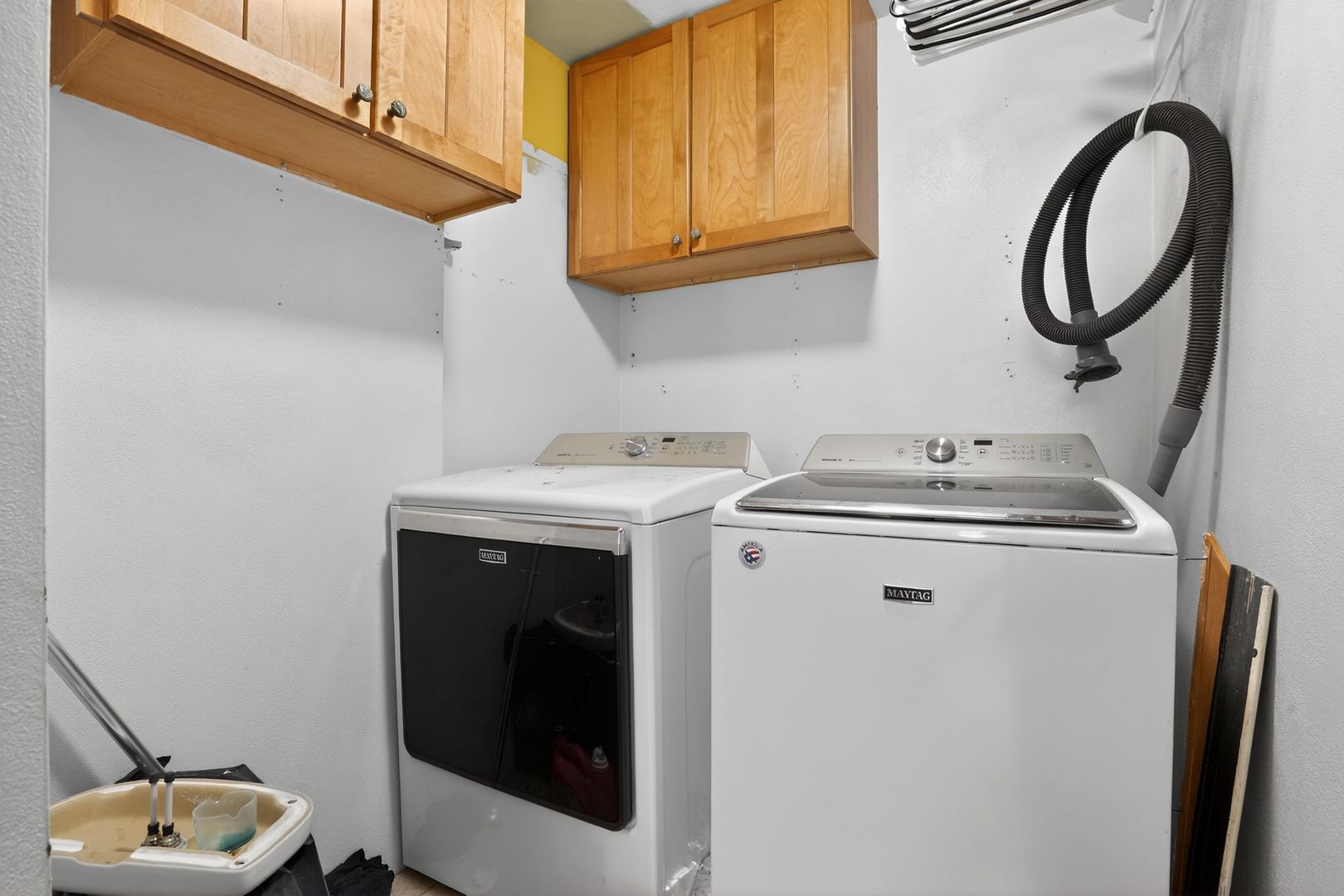 2388 McFarland Road Rockford, IL 61108 - Photo 32 of 33 a utility room with dryer and washer