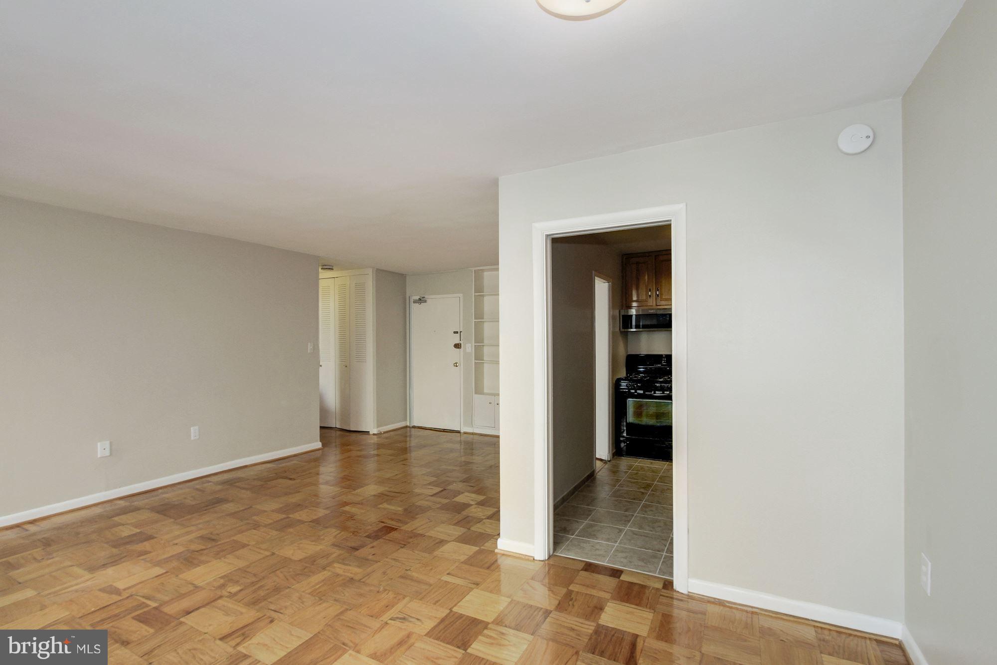 522 21st Street Northwest, Unit 301 Washington, DC 20006 - Photo 6 of 29 an empty room with closet
