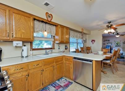 2 Forman Court Edison, NJ 08817 - Photo 12 of 20 Gallery Image 12