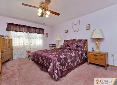 2 Forman Court Edison, NJ 08817 - Photo 16 of 20 Gallery Image 16
