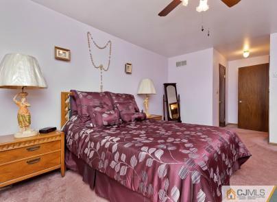 2 Forman Court Edison, NJ 08817 - Photo 17 of 20 Gallery Image 17