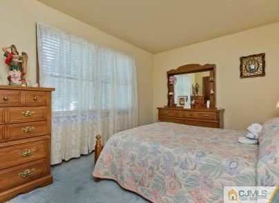 2 Forman Court Edison, NJ 08817 - Photo 18 of 20 Gallery Image 18