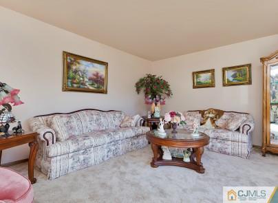 2 Forman Court Edison, NJ 08817 - Photo 5 of 20 Gallery Image 5