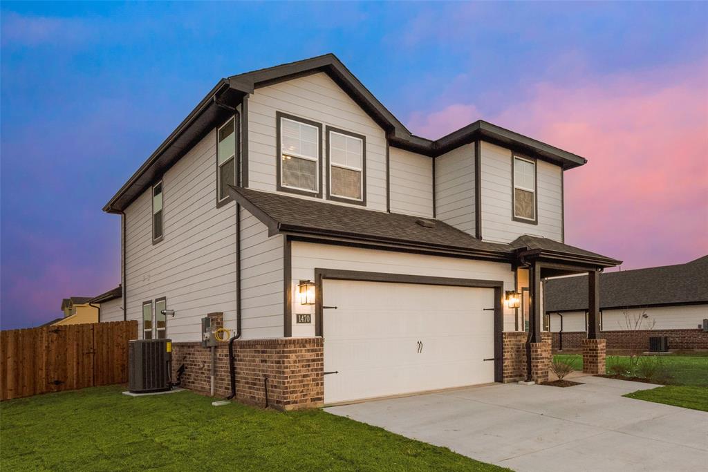 280 Sutter Mill Road Saginaw, TX 76131 - Photo 4 of 21 a front view of house with yard