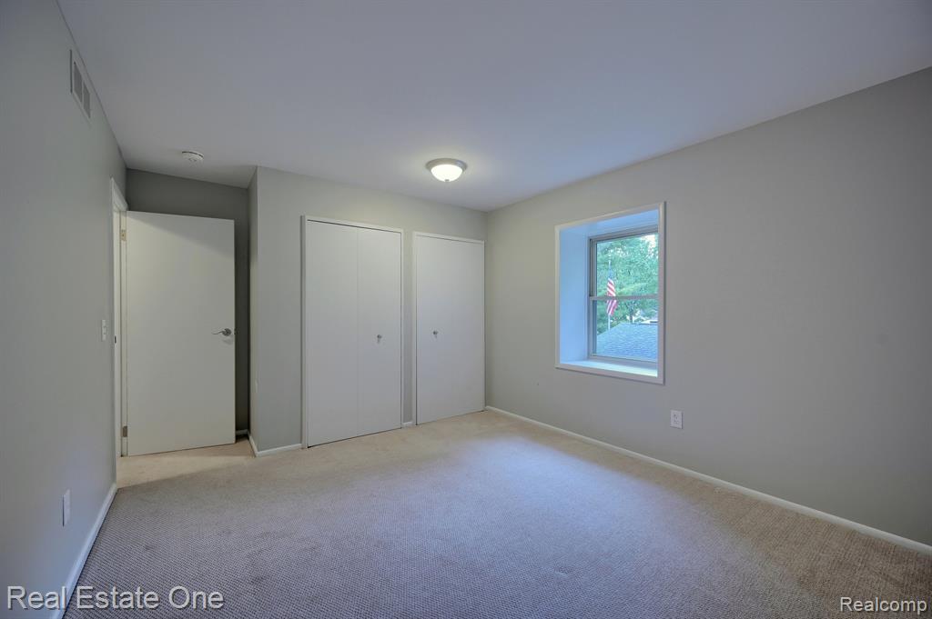 2449 Eaton Gate Road Lake Orion, MI 48360 - Photo 14 of 37 Gallery Image 14