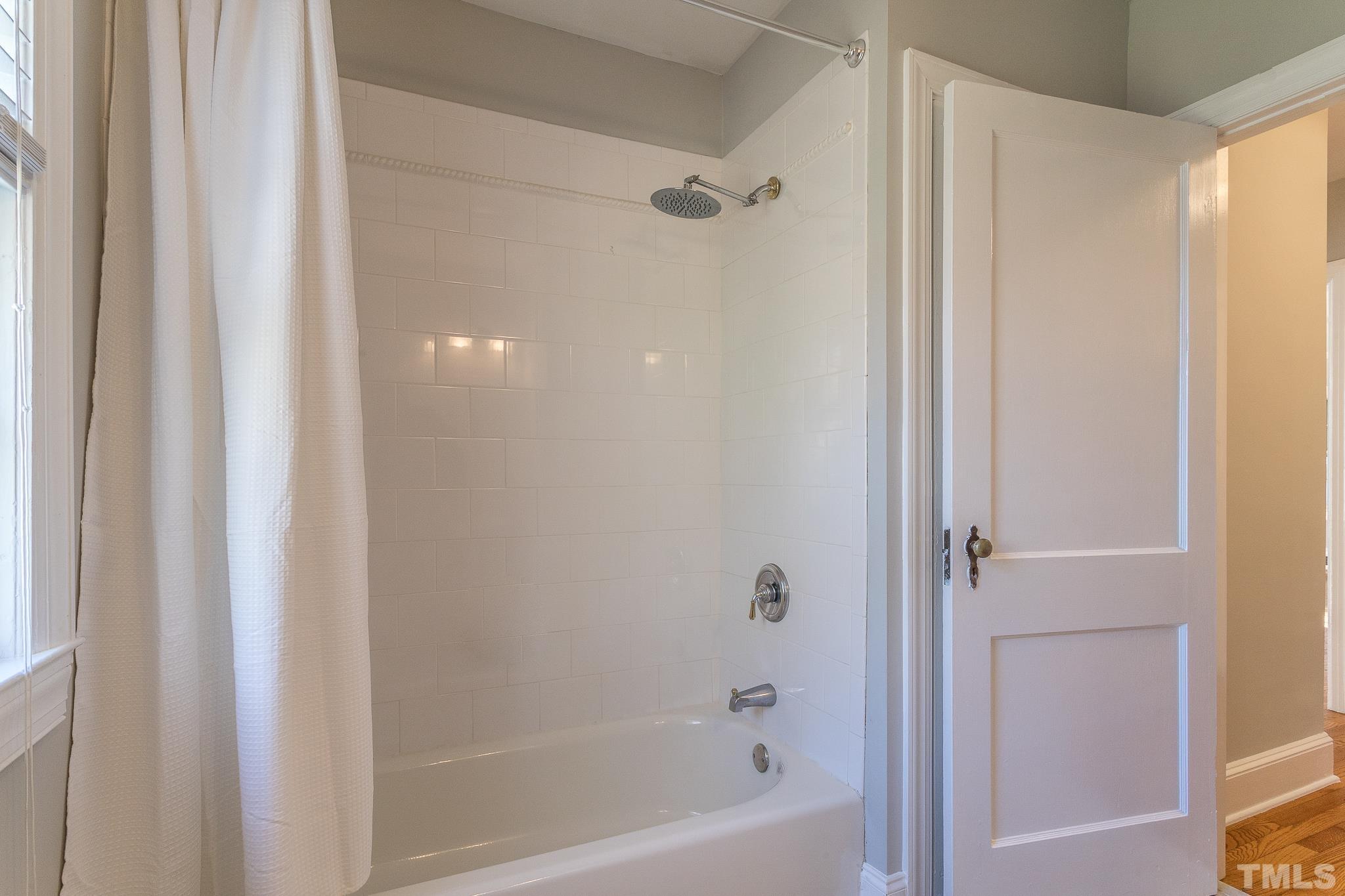 2725 Anderson Drive Raleigh, NC 27608 - Photo 12 of 27 a bathroom with a bathtub