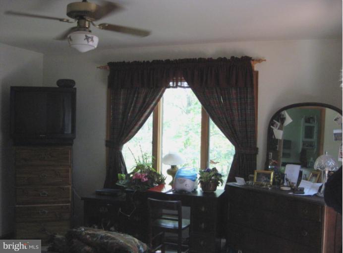 802 Lagrange Road Street, MD 21154 - Photo 17 of 29 Bedroom
