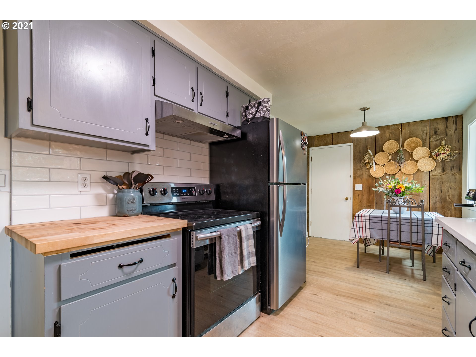 1384 Goodpasture Island Road Eugene, OR 97401 - Photo 11 of 32 Gallery Image 11