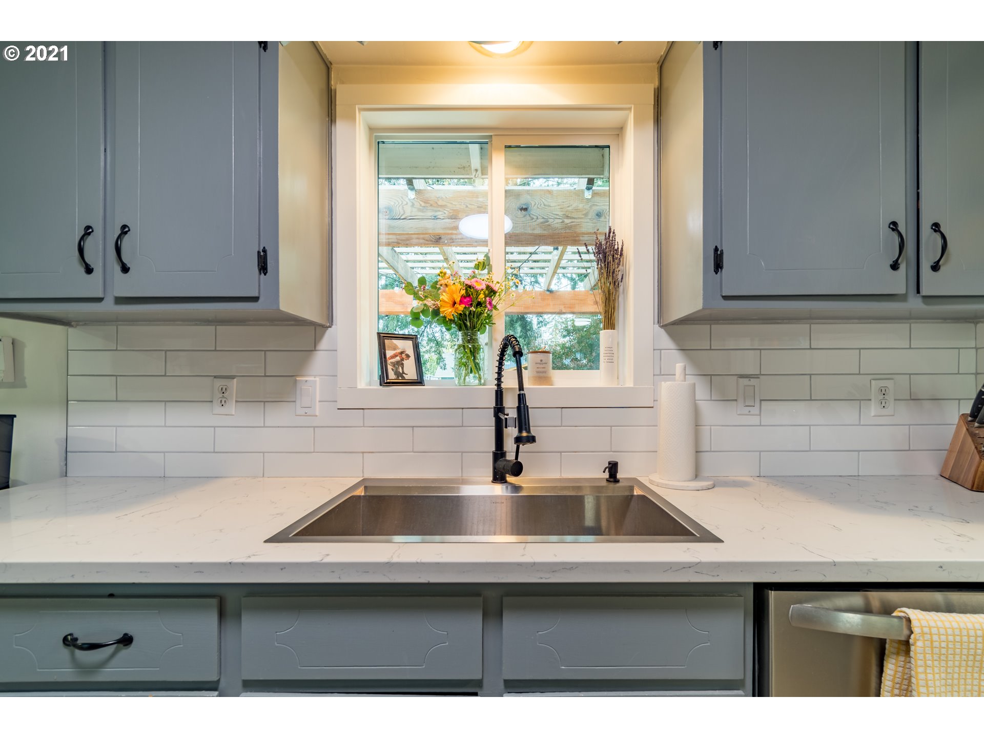 1384 Goodpasture Island Road Eugene, OR 97401 - Photo 12 of 32 Gallery Image 12