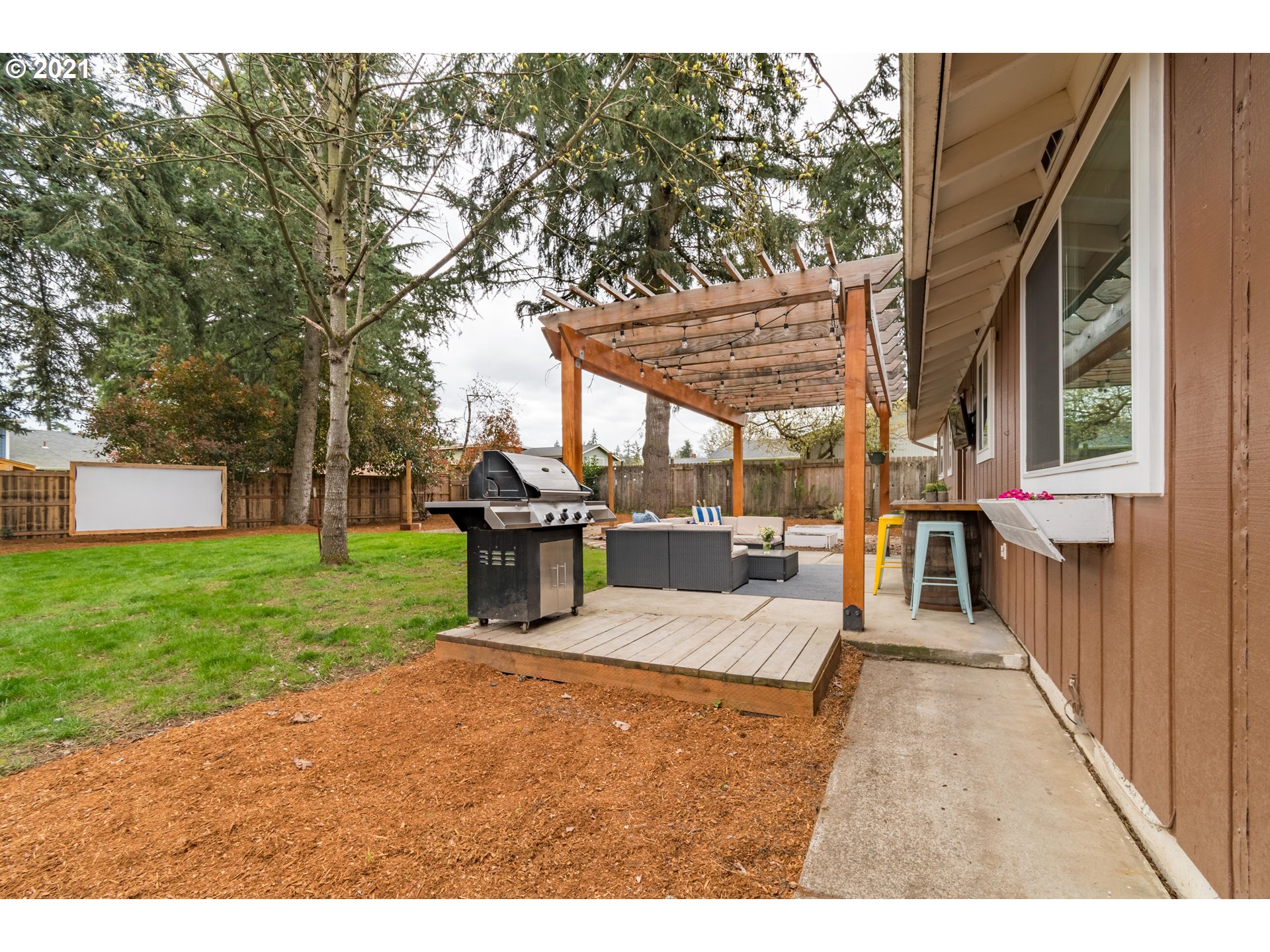 1384 Goodpasture Island Road Eugene, OR 97401 - Photo 29 of 32 Gallery Image 29