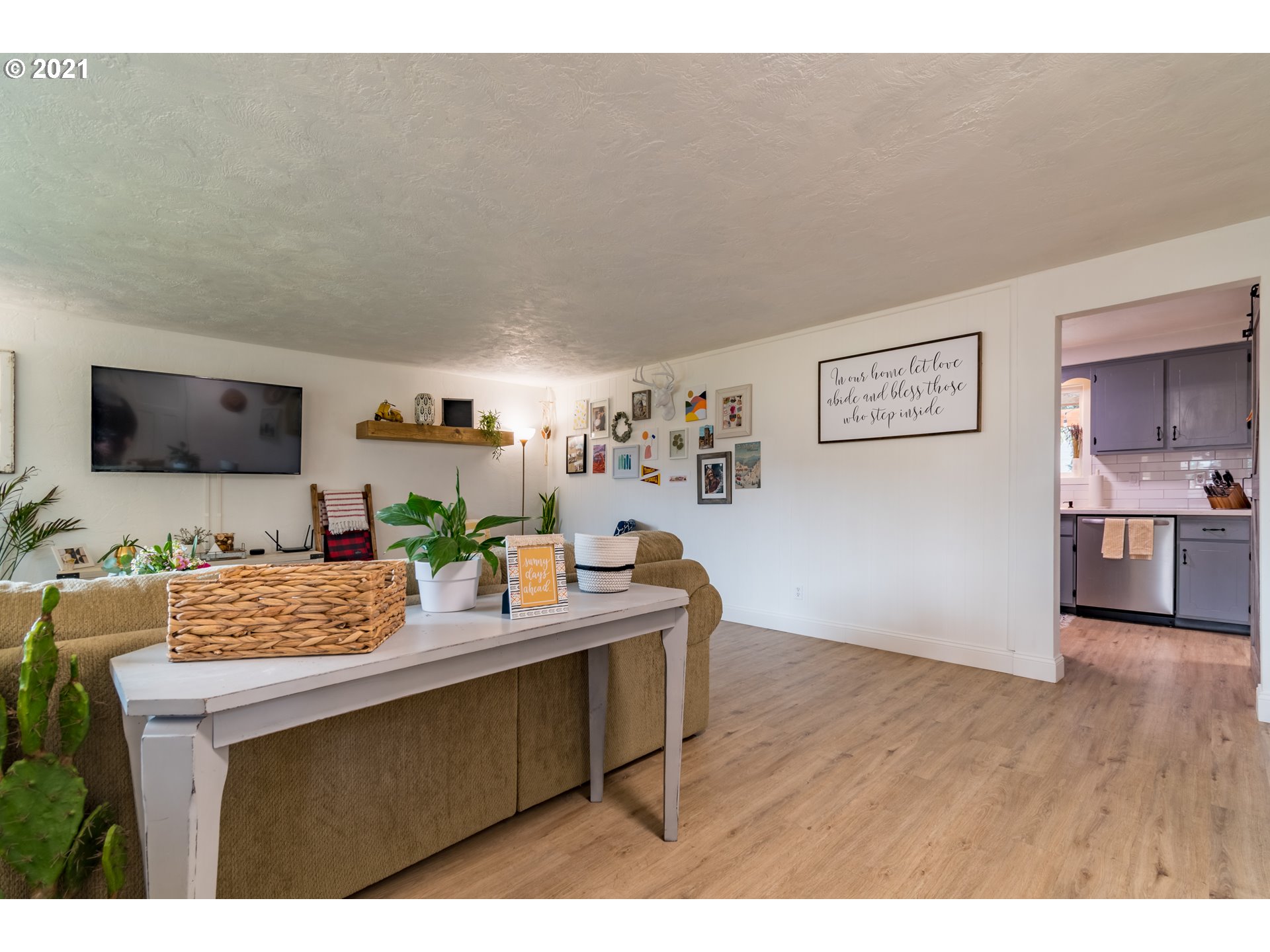 1384 Goodpasture Island Road Eugene, OR 97401 - Photo 4 of 32 Gallery Image 4