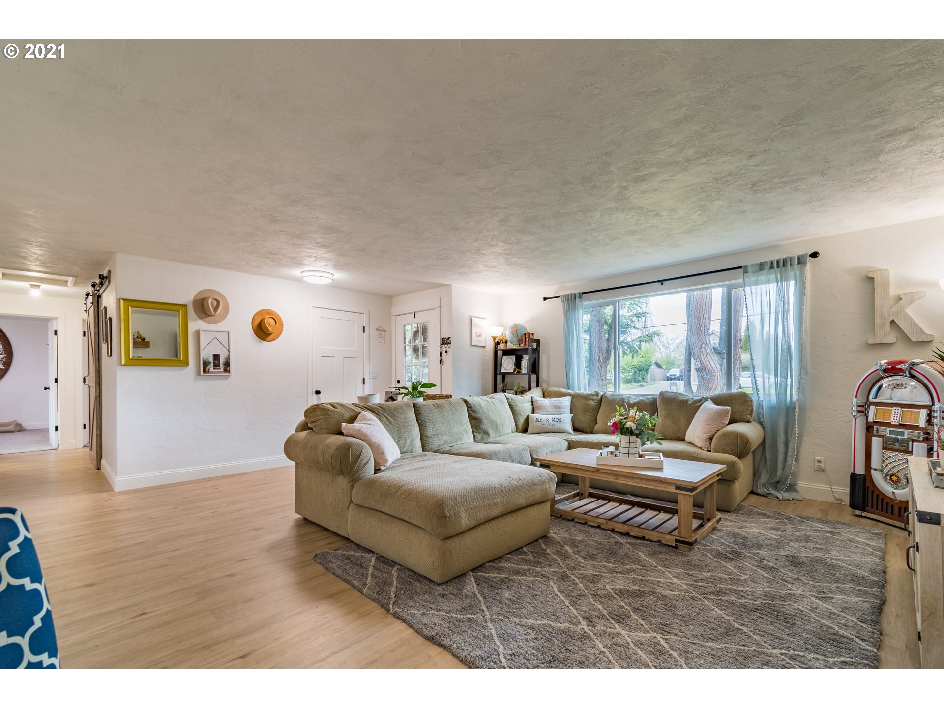 1384 Goodpasture Island Road Eugene, OR 97401 - Photo 7 of 32 Gallery Image 7