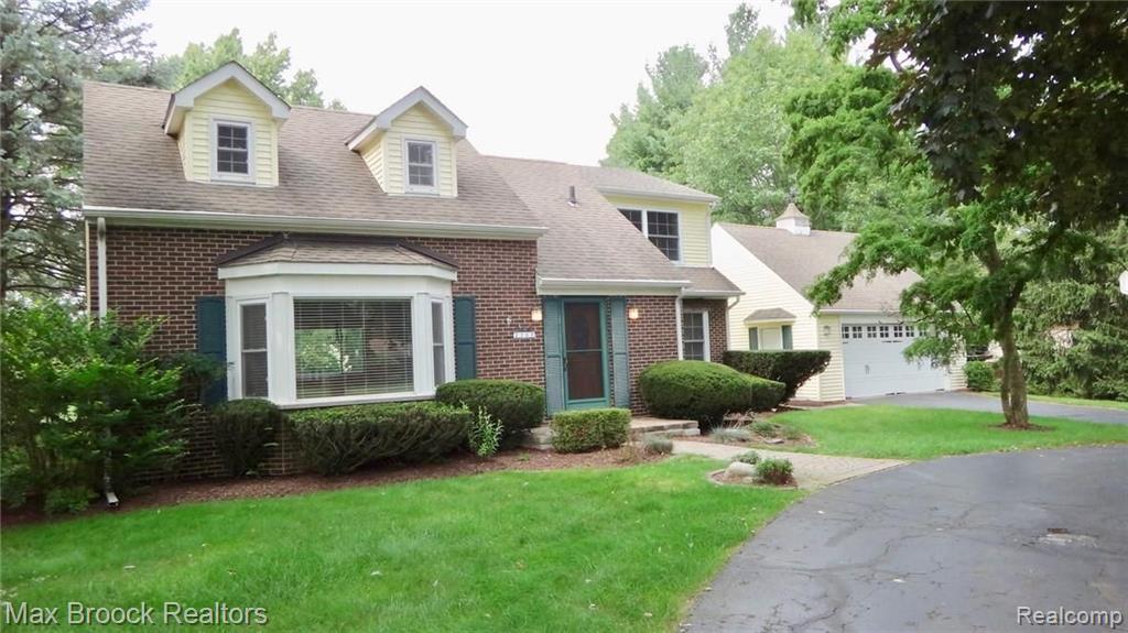 2750 Mohawk Lane Rochester Hills, MI 48306 - Photo 1 of 32