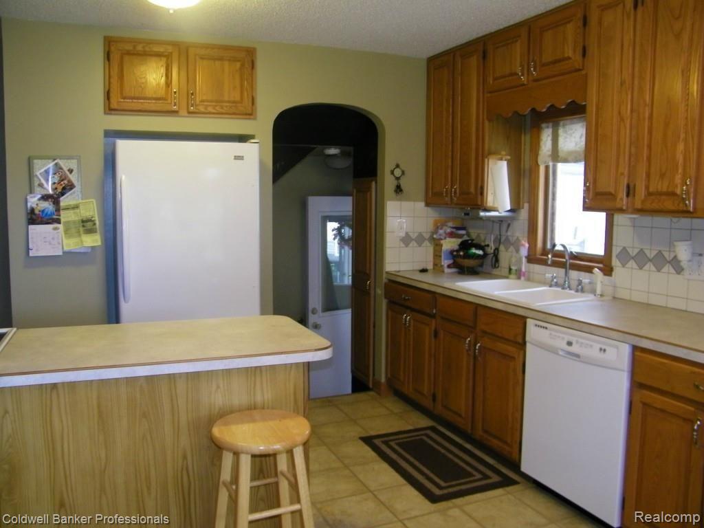366 Davis Lake Road Lapeer, MI 48446 - Photo 9 of 31 100_5492.jpg