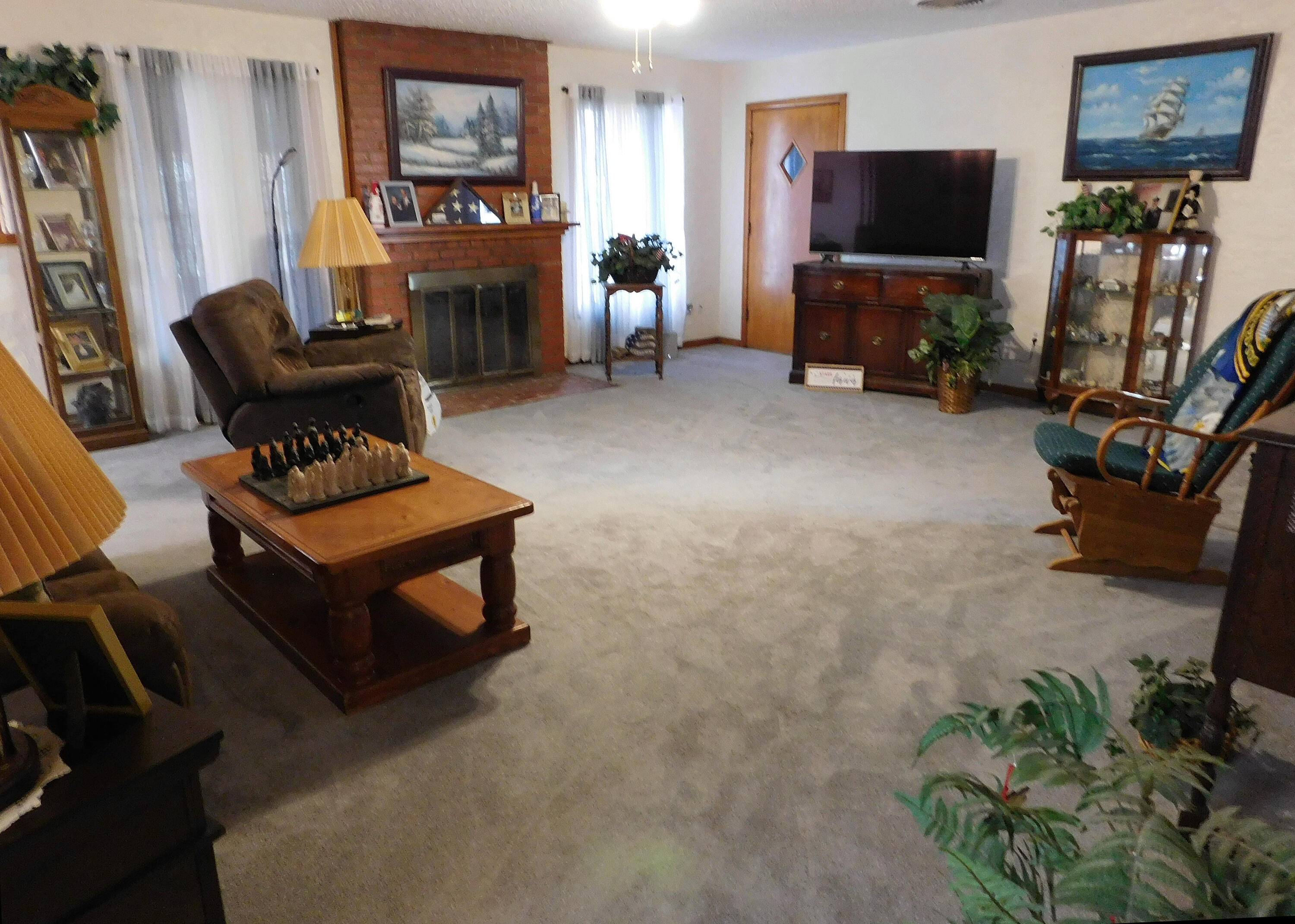 122 West 16th Street Muleshoe, TX 79347 - Photo 6 of 27 a living room with furniture a flat screen tv and a fireplace