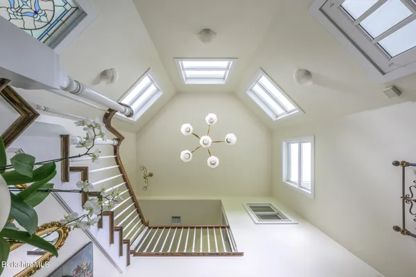 $1,895,000 | 176 West Center Road, West Stockbridge, MA 01266