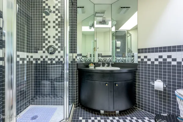 $1,895,000 | 176 West Center Road, West Stockbridge, MA 01266