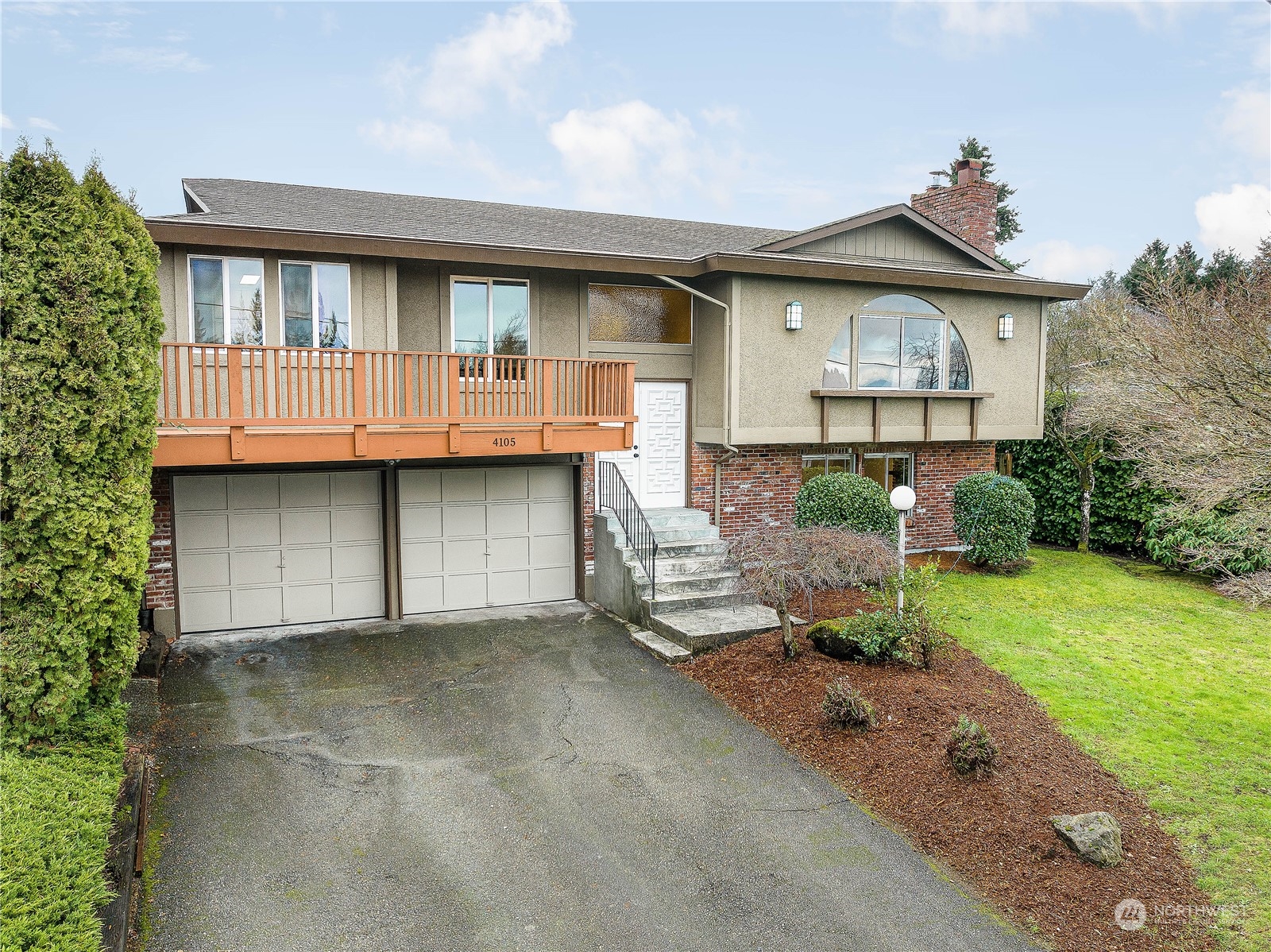 4105 Robin Road West University Place, WA 98466 - Photo 2 of 40 Gallery Image 2